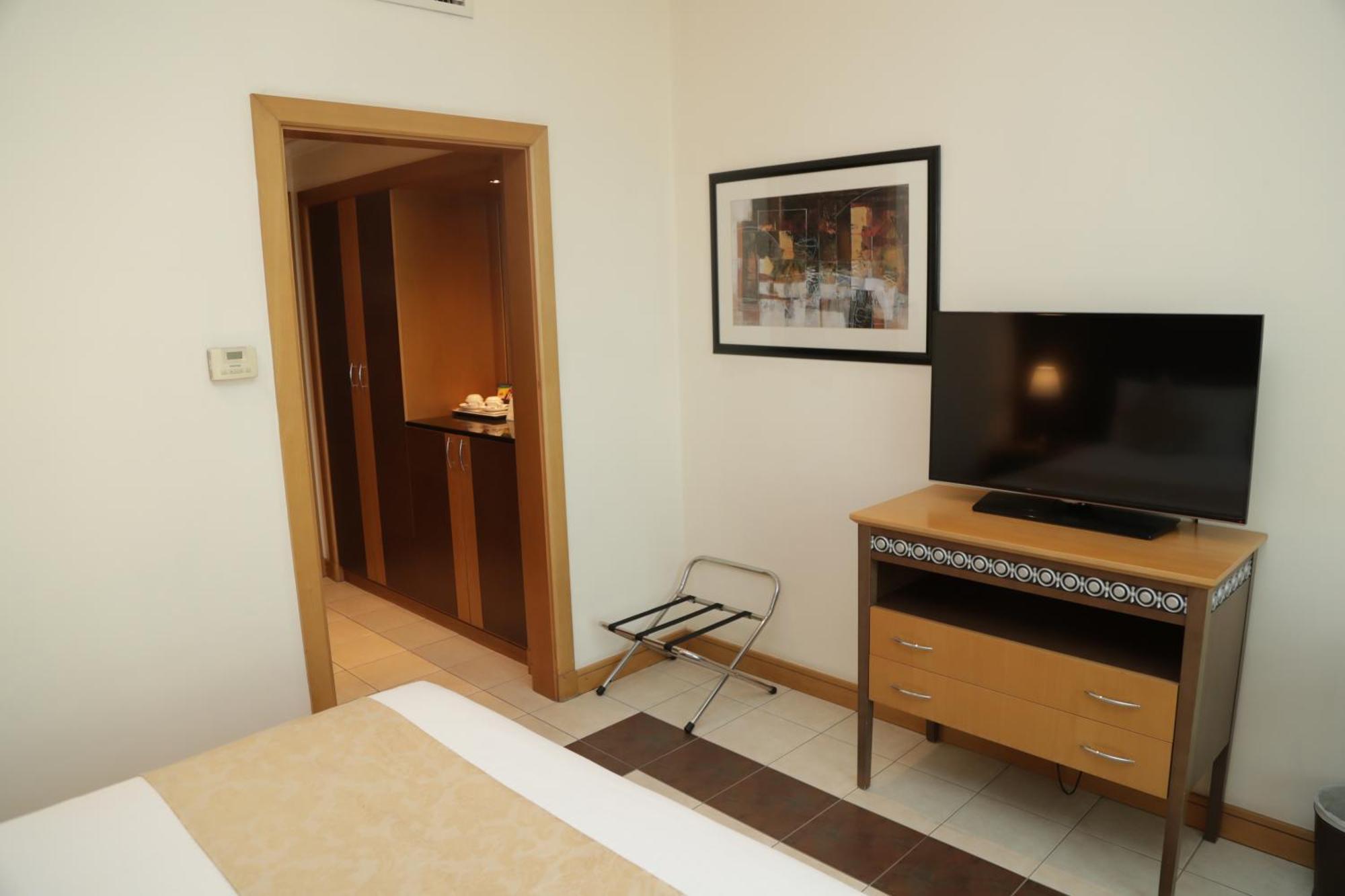 Copthorne Al Jahra Hotel & Resort Kuwait City Bagian luar foto